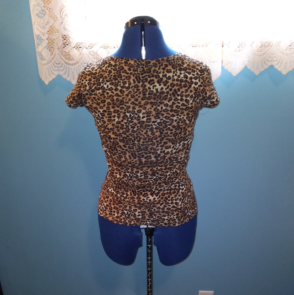 Wet Seal Leopard Print V-Neck Short Sleeve Tee - Picture 3 of 4